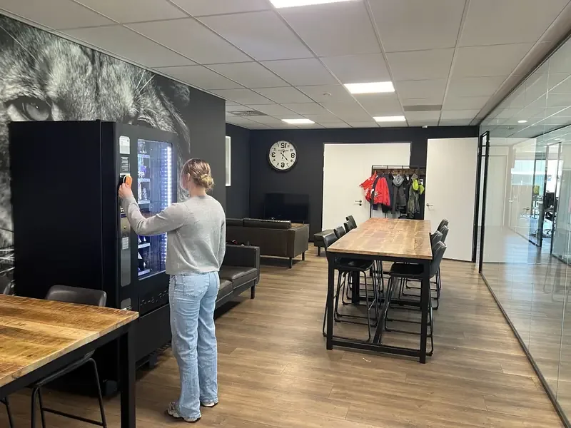 Kantine met een Real Vending automaat